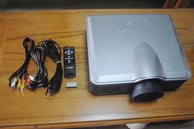 日勤網(wǎng)絡(luò)投影機(jī) 高性價(jià)比家用智能投影解決方案